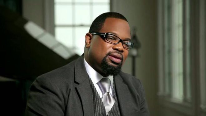 Hezekiah Walker feat. Marvin Sapp- God Favors Me Live (Video, Lyrics and mp3 download)