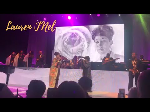 Anita Baker Brings Kelly Price On Stage For Aretha Franklin Tribute & Sings “Natural Woman”